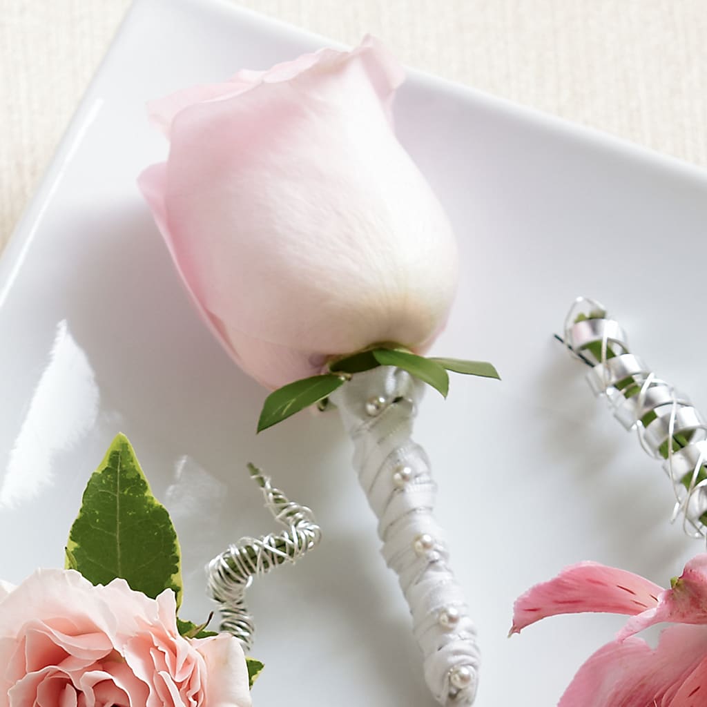Pink Rose Boutonniere – Heaven Sent Florist, El Paso TX