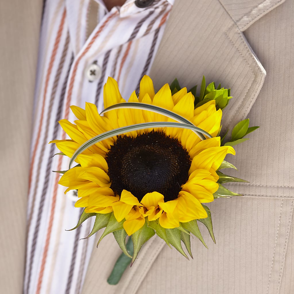 Free Spirit Boutonniere – Heaven Sent Florist, El Paso TX