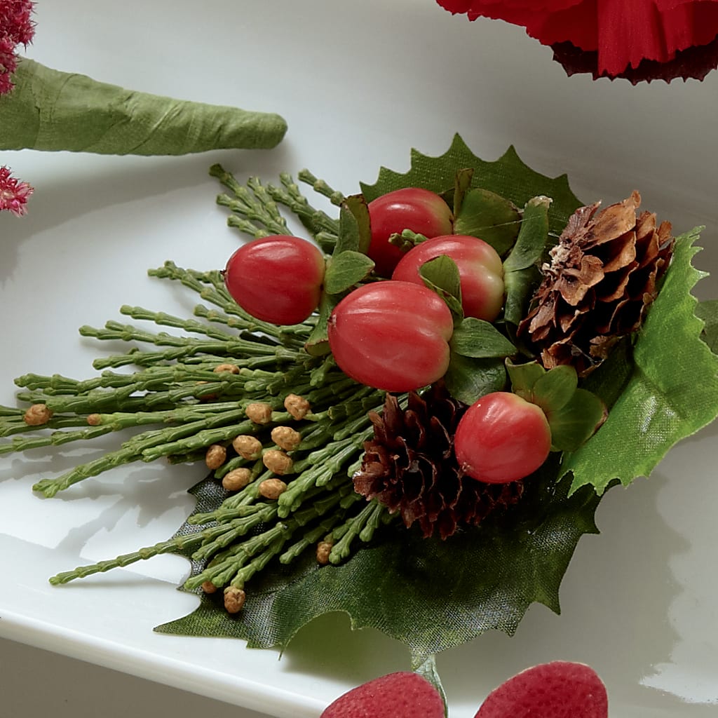 Red Berry Boutonniere – Heaven Sent Florist, El Paso TX